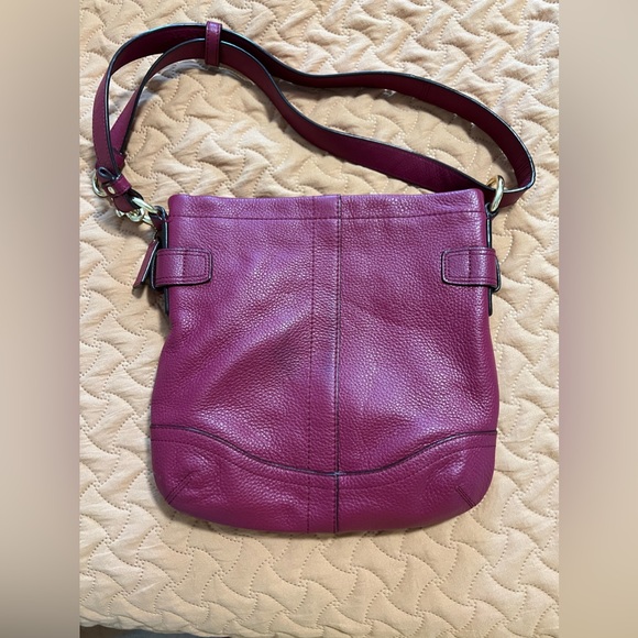 Hot pink leather coach handbag. Great condition - Picture 6 of 6